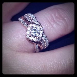 The Leo wedding band